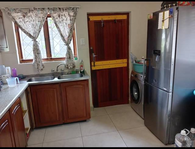 3 BEDROOM SIMPLEX FOR SALE IN ESCOMBE